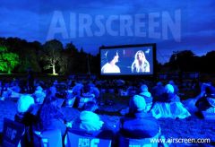 Aufblasbare Leinwand vor dem "Hopetoun House" in Edinburgh