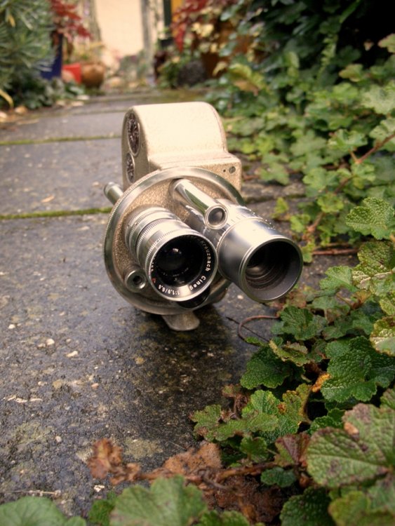 Bell & Howell Model 605 T-2.JPG