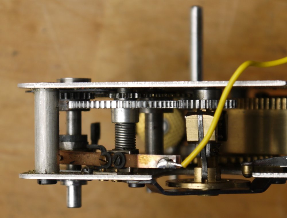 Schlingfeder-Freilauf auf Zwischenrad bei Nizo Heliomatic 8 Focovario