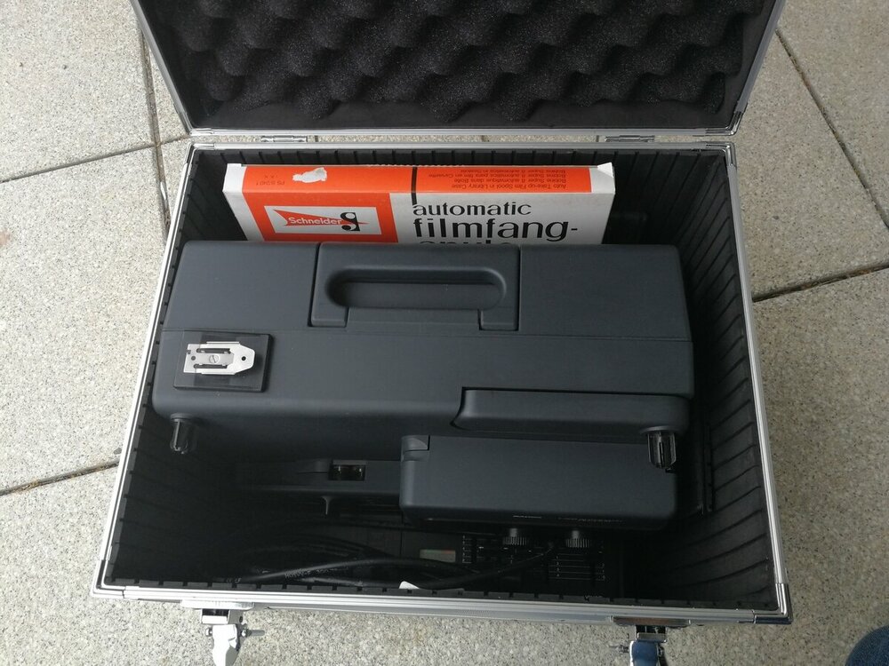 Projektorkoffer2.thumb.jpg.7099e631bc1e863561484942c272db4e.jpg