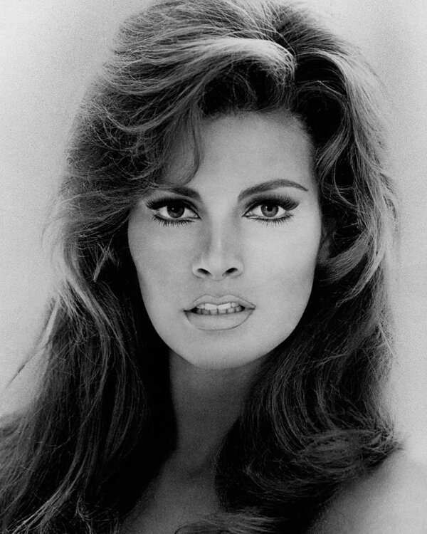 raquel-welch-glamour-closeup-globe-photos.thumb.jpg.8ad328fb463e16db962284743b89b5a5.jpg