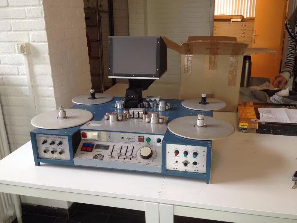 Willi Schmid Mini Diplomat II.jpg