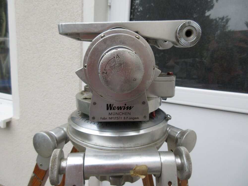 Wewin-Stativ.thumb.jpg.adfa0394be34e06cd6f6c5a1347e19d1.jpg